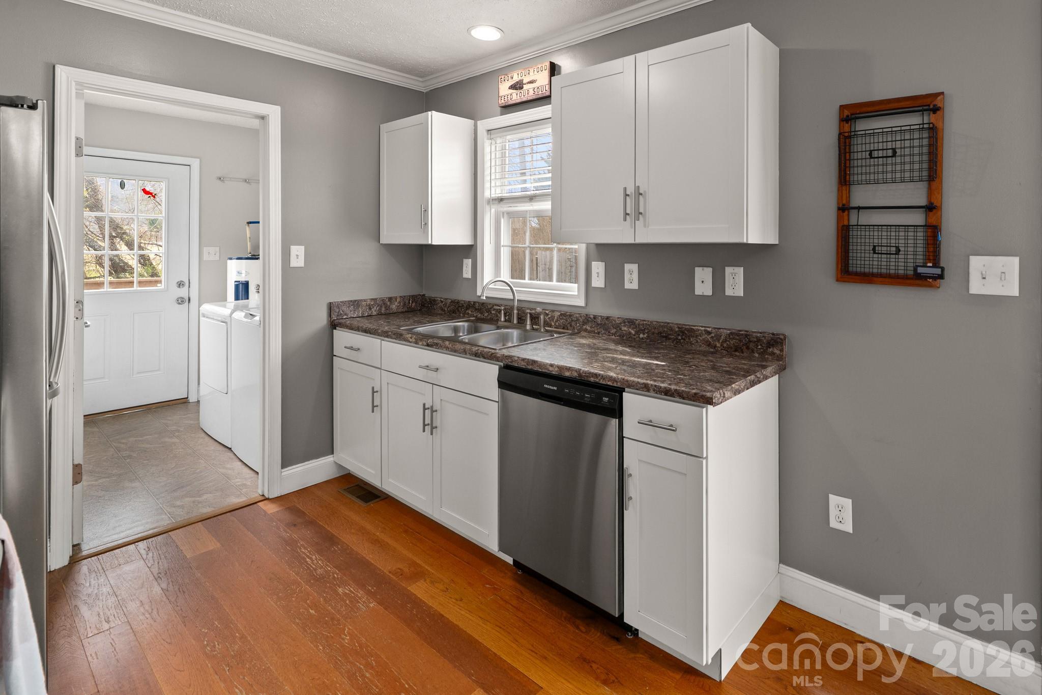 121 James Street Clyde, NC 28721 - Photo 16 of 34