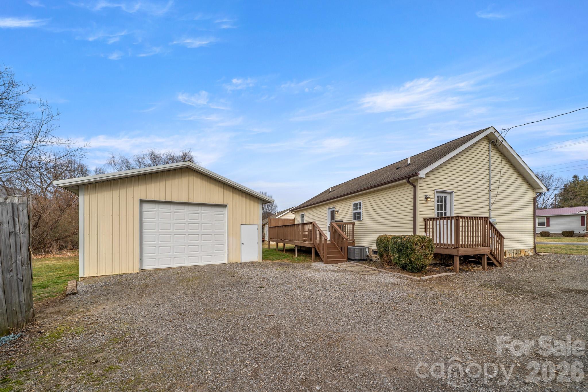 121 James Street Clyde, NC 28721 - Photo 4 of 34