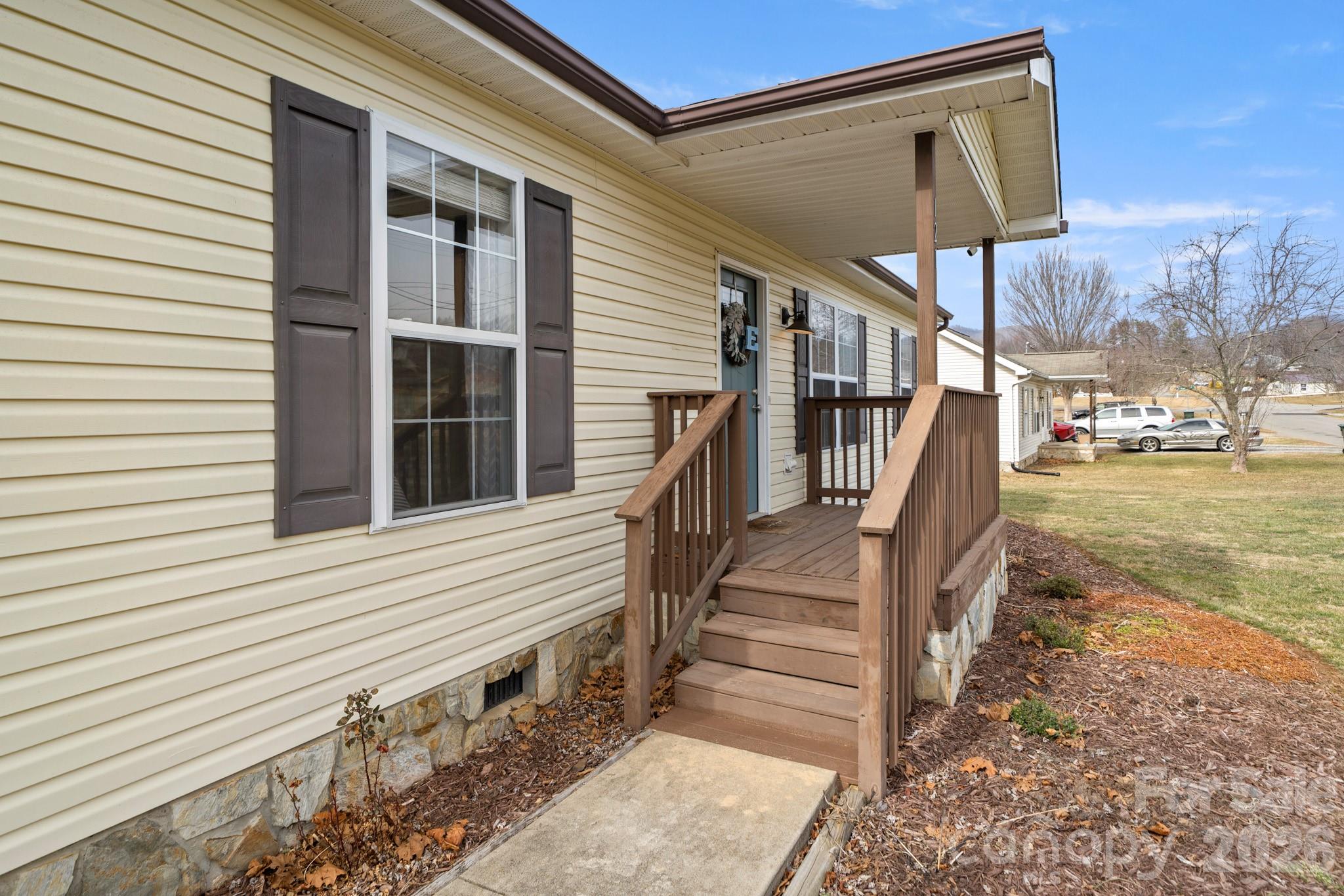 121 James Street Clyde, NC 28721 - Photo 6 of 34