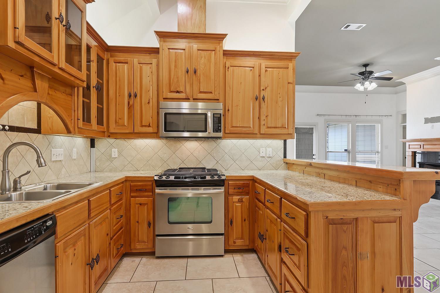 10746 Springtree Avenue Baton Rouge, LA 70810 - Photo 3 of 17 Gallery Image 3