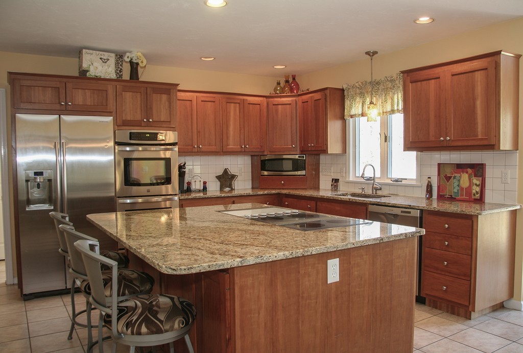 9 Maynard Road Berlin, MA 01503 - Photo 3 of 30 Gallery Image 3