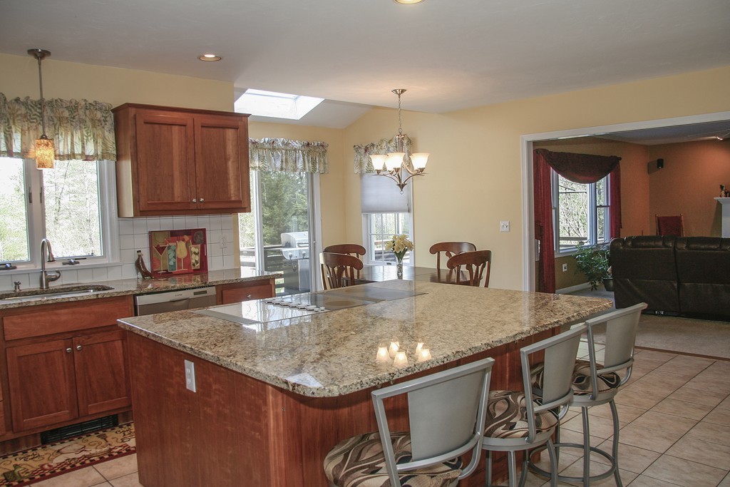 9 Maynard Road Berlin, MA 01503 - Photo 4 of 30 Gallery Image 4
