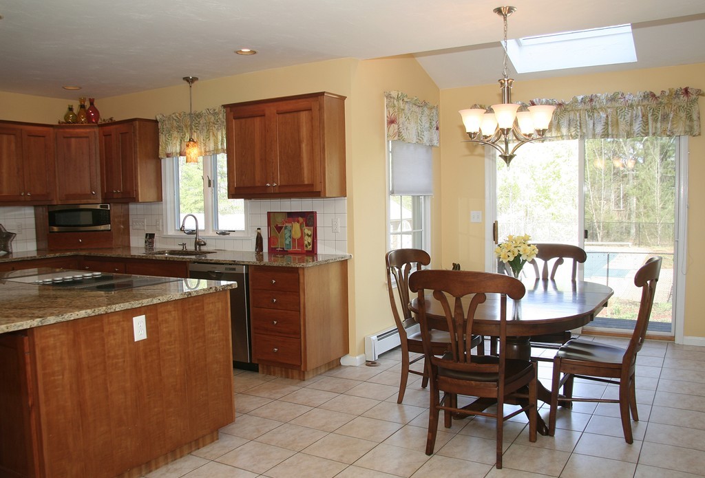 9 Maynard Road Berlin, MA 01503 - Photo 5 of 30 Gallery Image 5