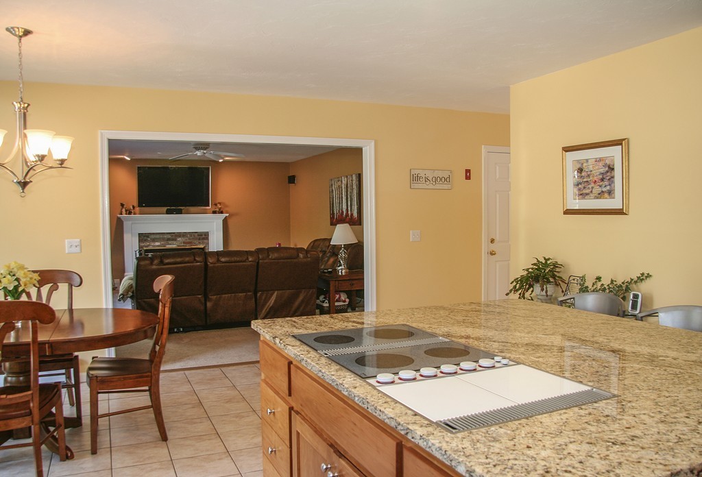9 Maynard Road Berlin, MA 01503 - Photo 7 of 30 Gallery Image 7