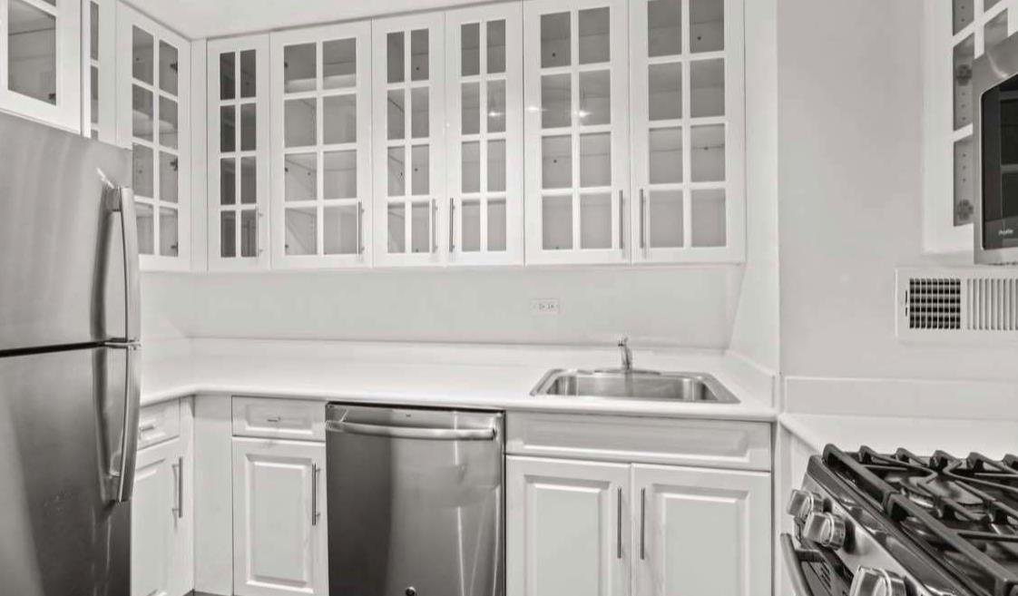 888 8th Avenue, Unit 4R Manhattan, NY 10019 - Photo 10 of 11