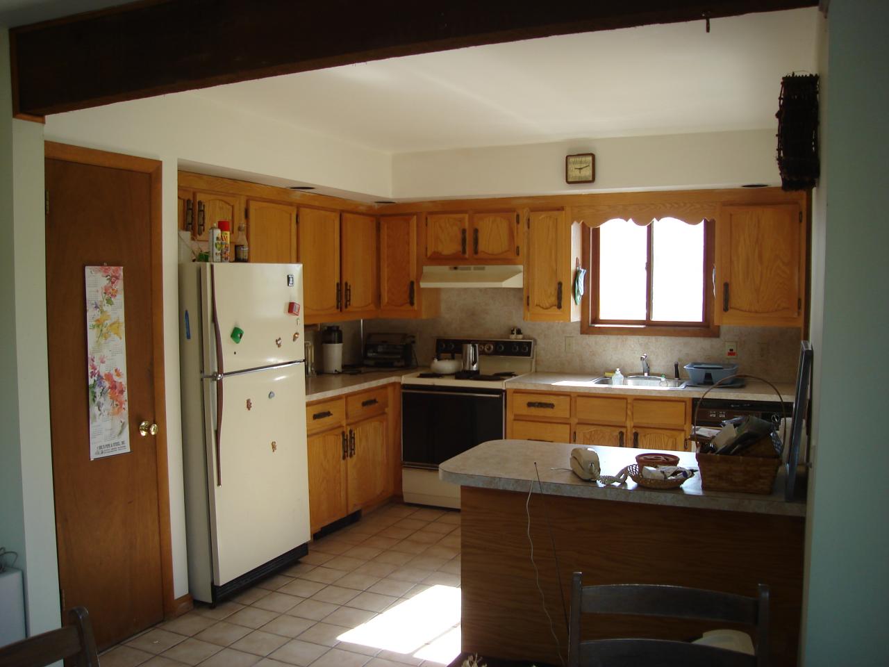 385 Saunders Drive Bushkill, PA 18324 - Photo 7 of 12 Kitchen