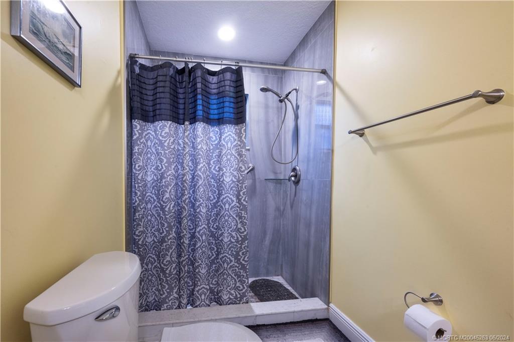 4260 Southeast Boxleaf Place Stuart, FL 34997 - Photo 6 of 31 Owner's Suite Bath