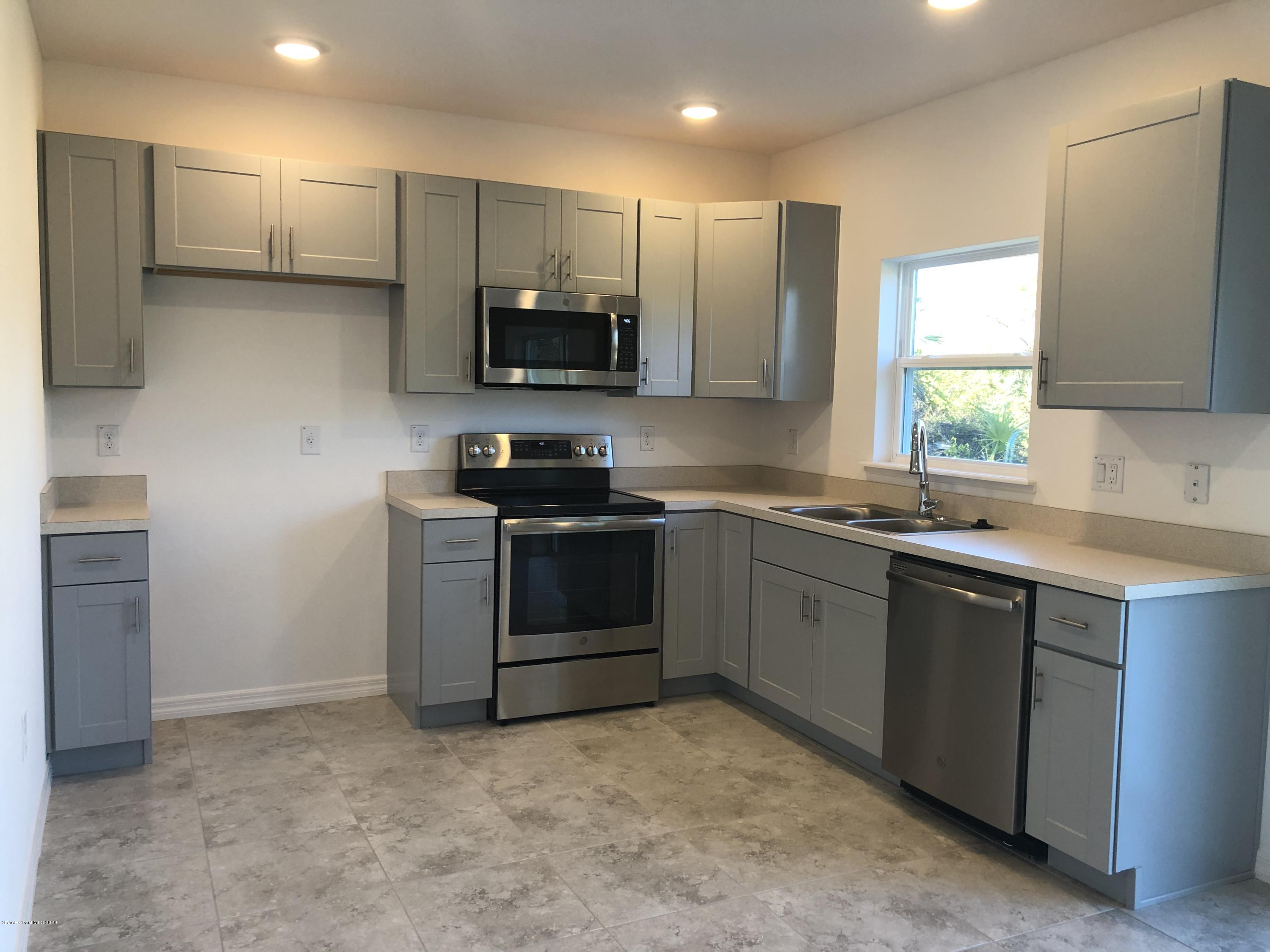 1481 Paragon Road Southeast Palm Bay, FL 32909 - Photo 3 of 9 31090799-5e388d1a670d3