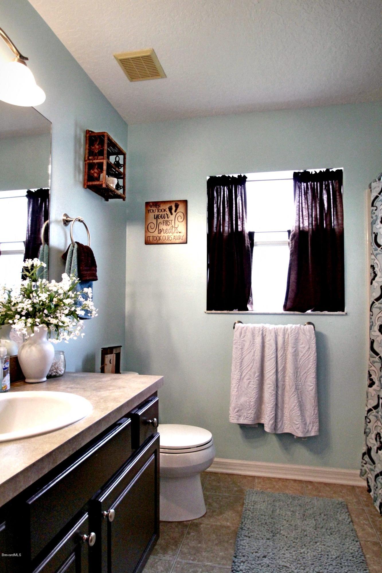126 Drake Way Sebastian, FL 32958 - Photo 28 of 46 GUESTBATH