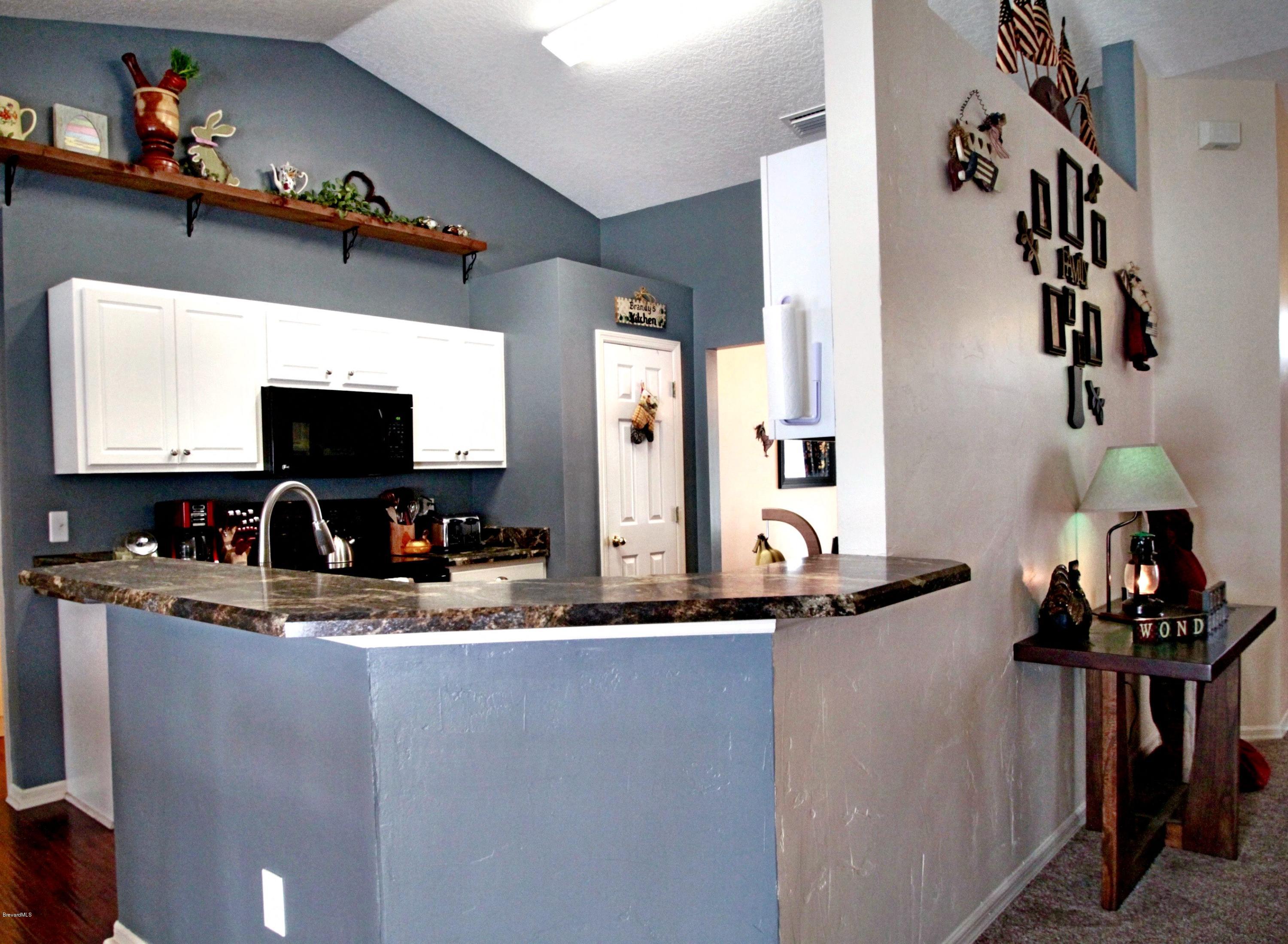 126 Drake Way Sebastian, FL 32958 - Photo 10 of 46 BREAKFASTBAR