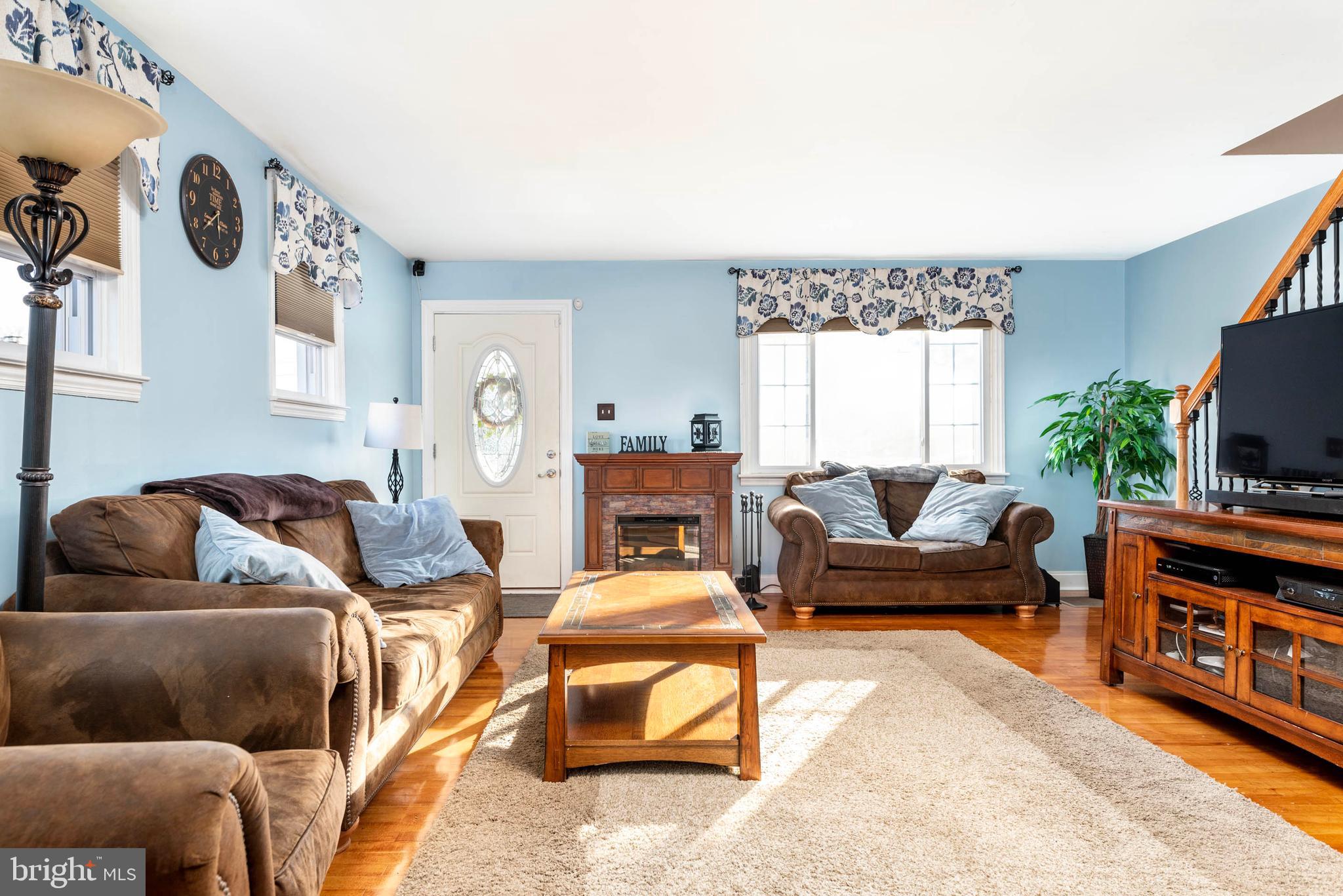 365 Fairfax Road Drexel Hill, PA 19026 - Photo 6 of 33 Living Room