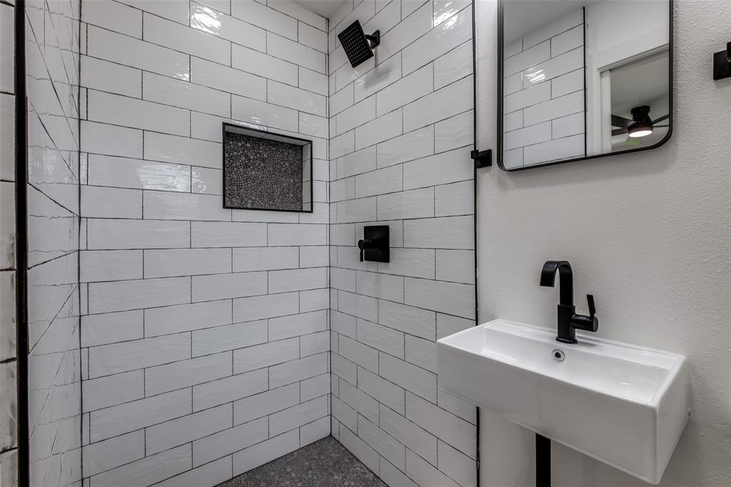 11341 Gatewood Place Dallas, TX 75218 - Photo 23 of 29 a bathroom with a sink and a mirror