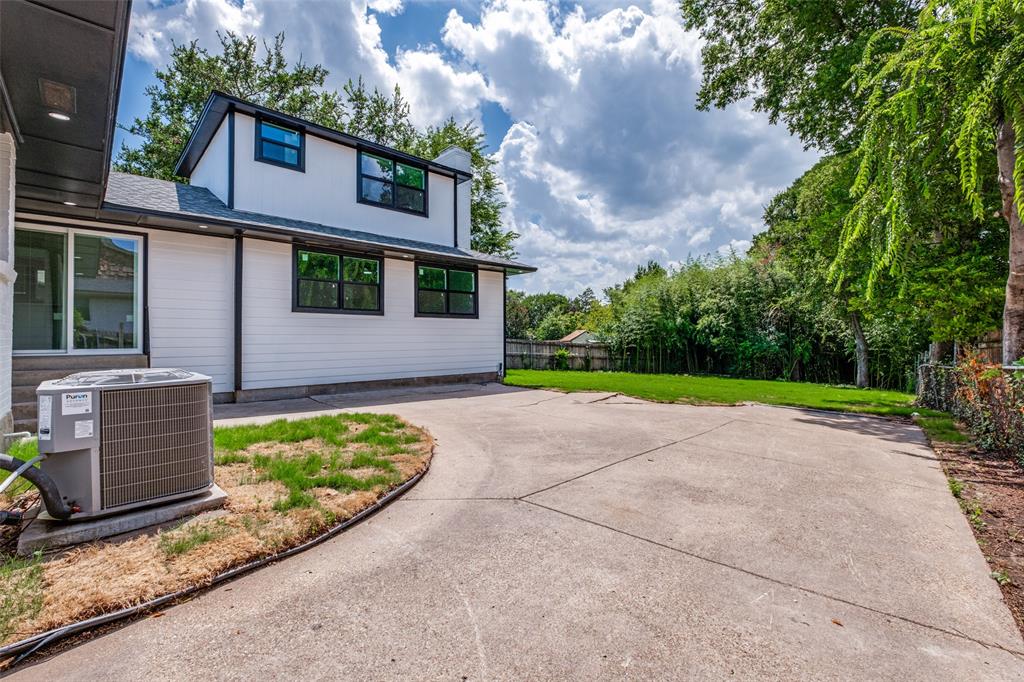 11341 Gatewood Place Dallas, TX 75218 - Photo 28 of 29 a view of outdoor space yard and front view of a house