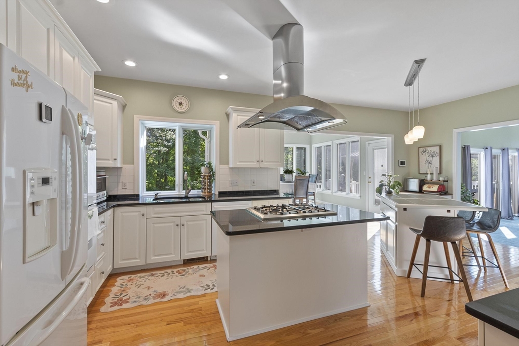 218 Stearns Road Marlborough, MA 01752 - Photo 2 of 30