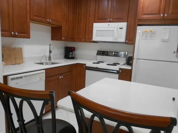 $2,500 | 457 Flanders I, Unit 457, Delray Beach, FL 33484