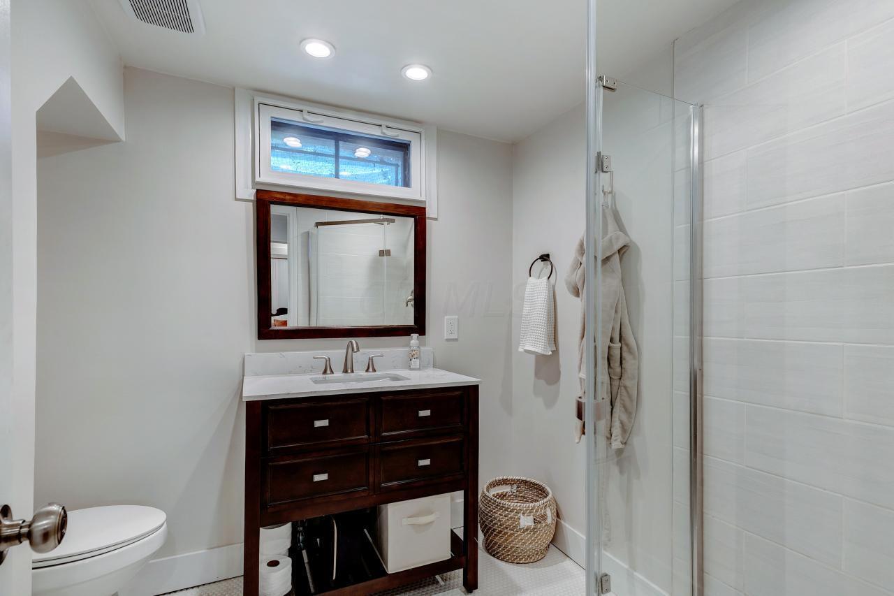 444 Chase Road Columbus, OH 43214 - Photo 25 of 33 Bathroom