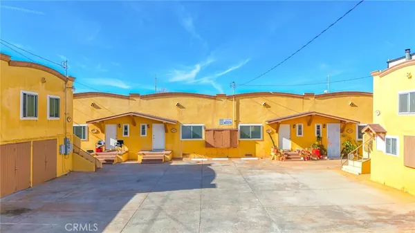 a view of a house with outdoor space