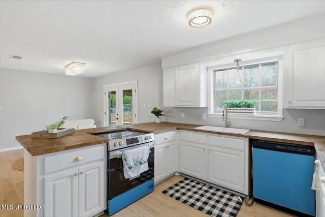 $225,800 | 2339 North Pine Lea Drive, Jackson, MS 39209