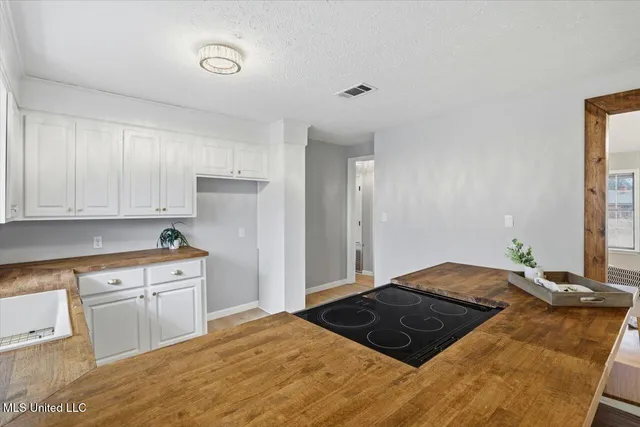 $225,800 | 2339 North Pine Lea Drive, Jackson, MS 39209