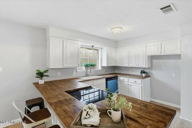 $225,800 | 2339 North Pine Lea Drive, Jackson, MS 39209