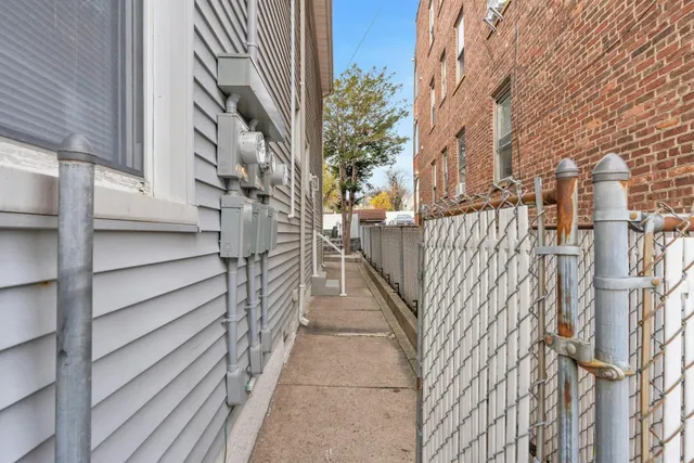 a view of entryway with a front door