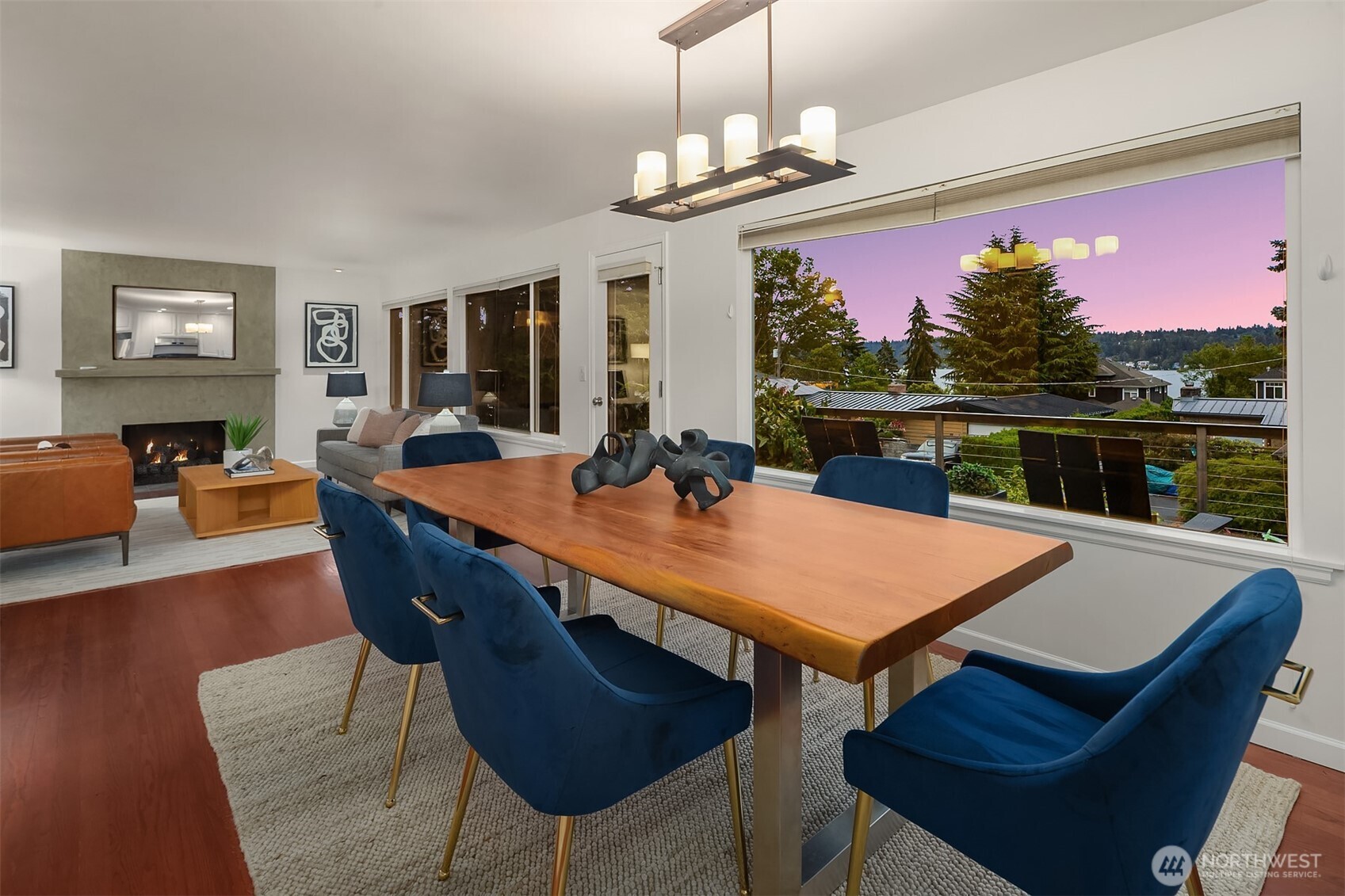 6425 Hampton Road South Seattle, WA 98118 - Photo 3 of 36