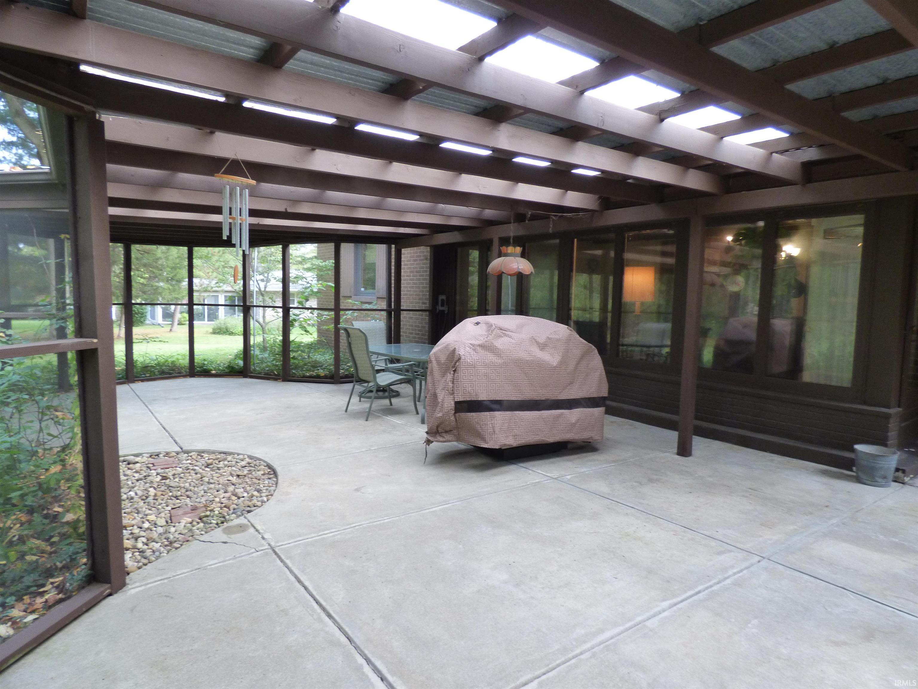 2731 Locust Road South Bend, IN 46614 - Photo 16 of 36 Gallery Image 16
