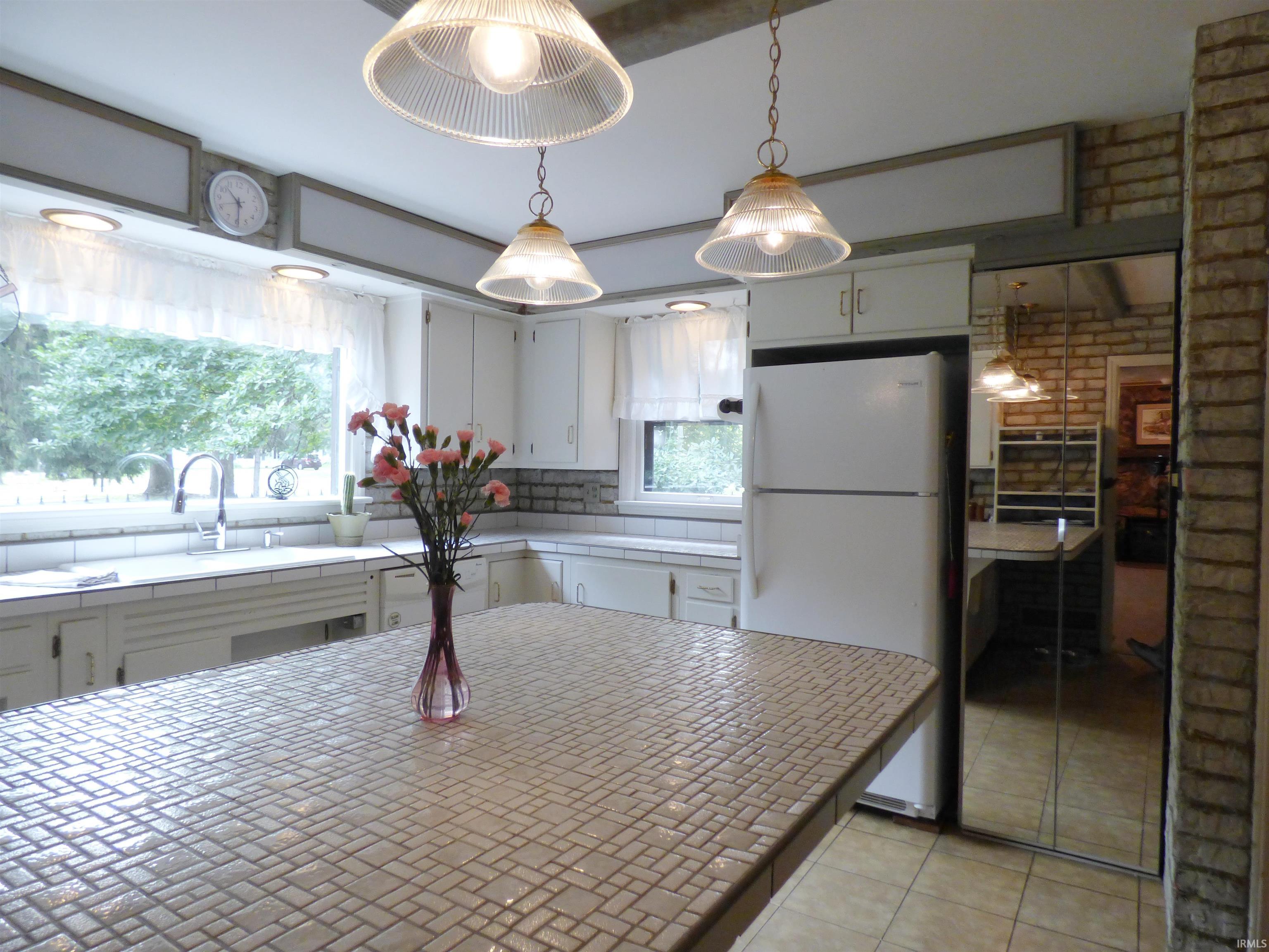 2731 Locust Road South Bend, IN 46614 - Photo 5 of 36 Gallery Image 5