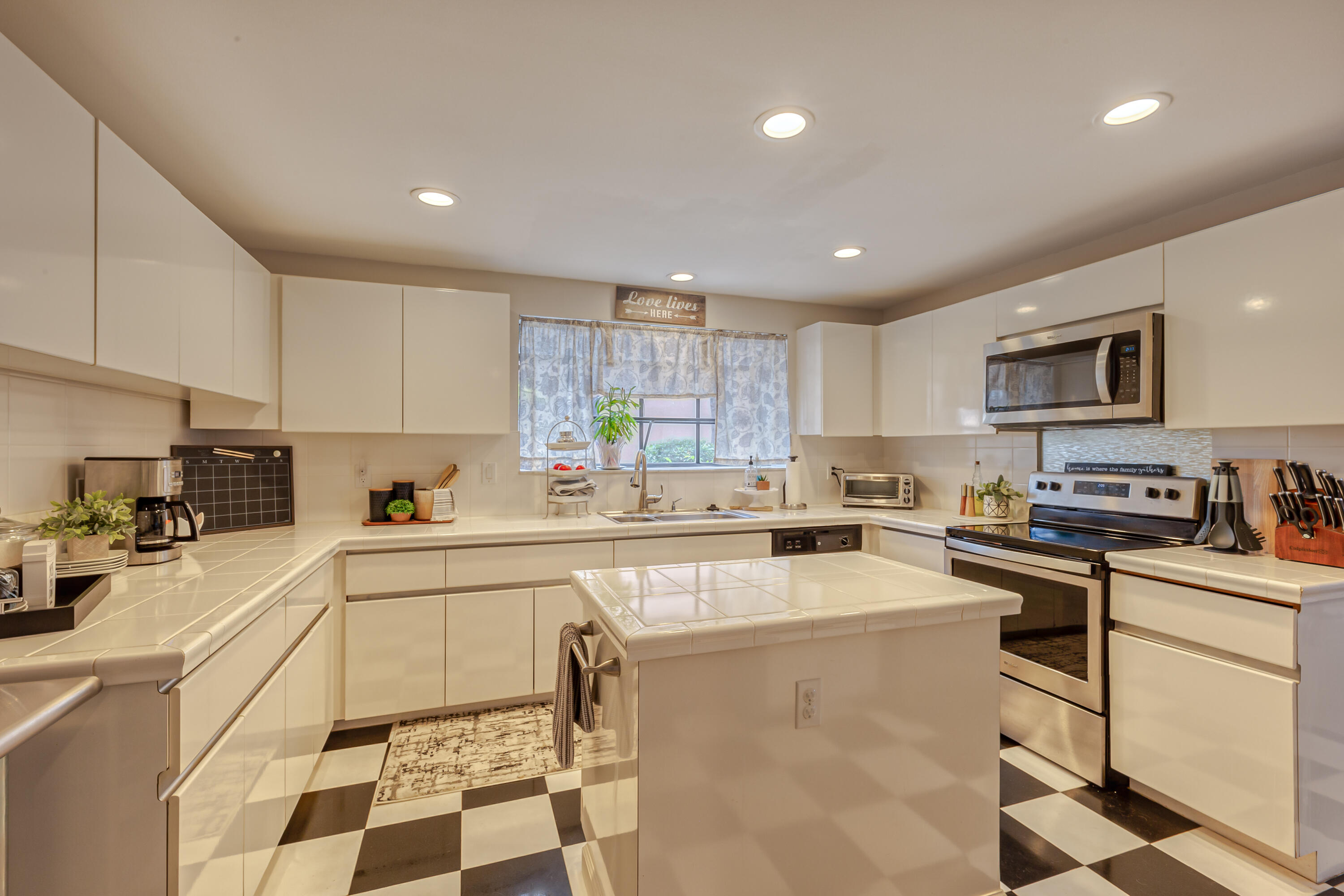6483 Via Benita Boca Raton, FL 33433 - Photo 10 of 53 Kitchen