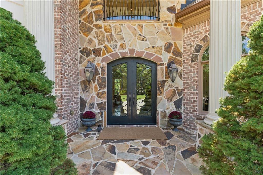 6935 Wakehurst Place Cumming, GA 30040 - Photo 3 of 92