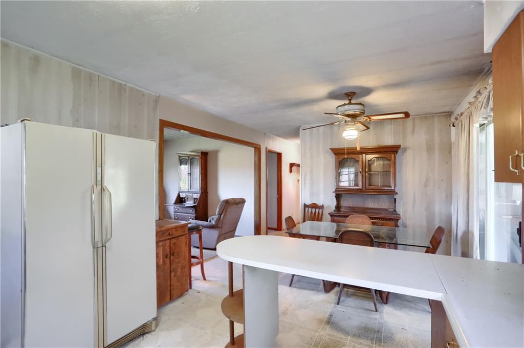 335 McCaslin Road New Castle, PA 16101 - Photo 14 of 31 a very nice looking dining room with a large window