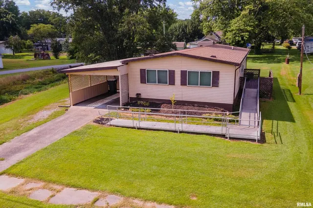 $94,900 | 208 West Pennsylvania Avenue, Pittsburg, IL 62974