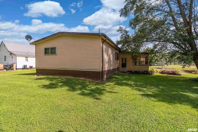 a view of a house with a backyard
