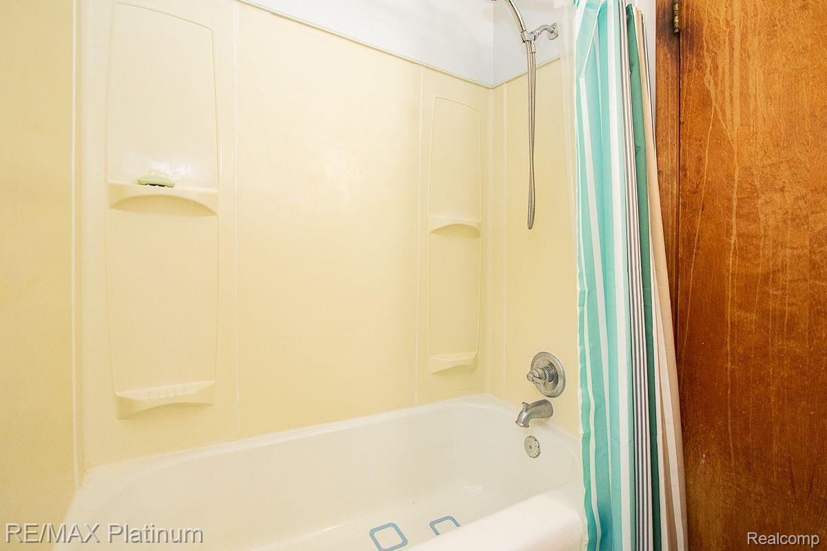 33166 Raphael Road Farmington, MI 48336 - Photo 27 of 50 Gallery Image 27