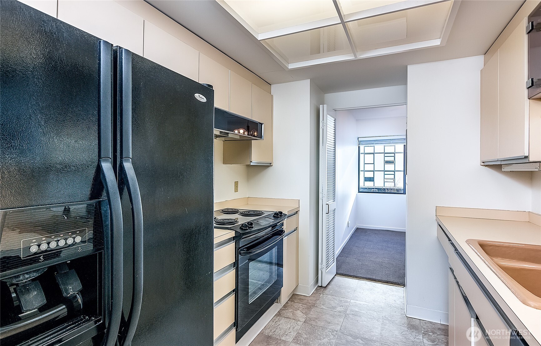 1301 Spring Street, Unit 8C Seattle, WA 98104 - Photo 20 of 31