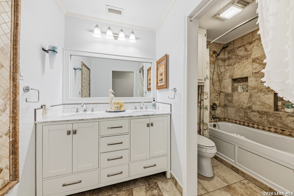 6022 Winding Ridge Drive Windcrest, TX 78239 - Photo 24 of 31 a bathroom with a double vanity sink mirror double and bathtub