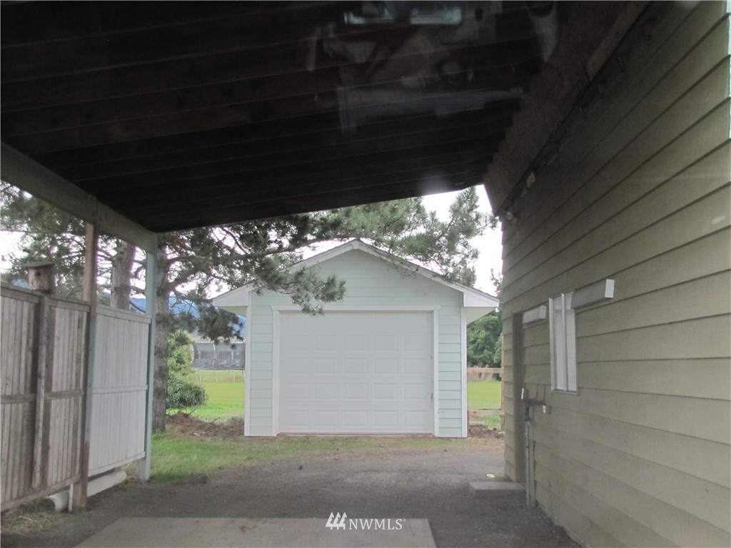 11 Stone Road Sequim, WA 98382 - Photo 8 of 21 a view of a garage