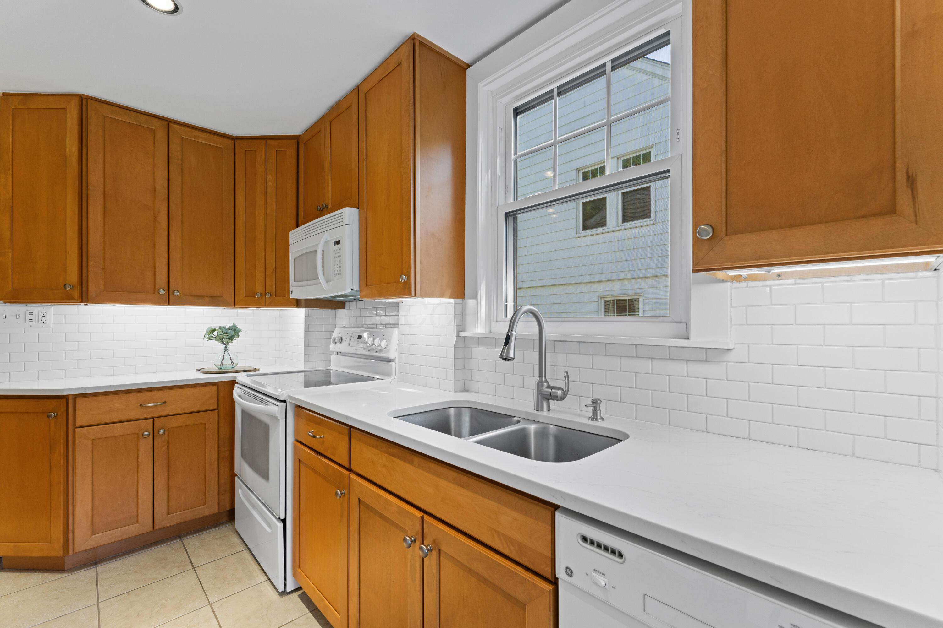 949 South Cassingham Road Columbus, OH 43209 - Photo 17 of 52 Kitchen