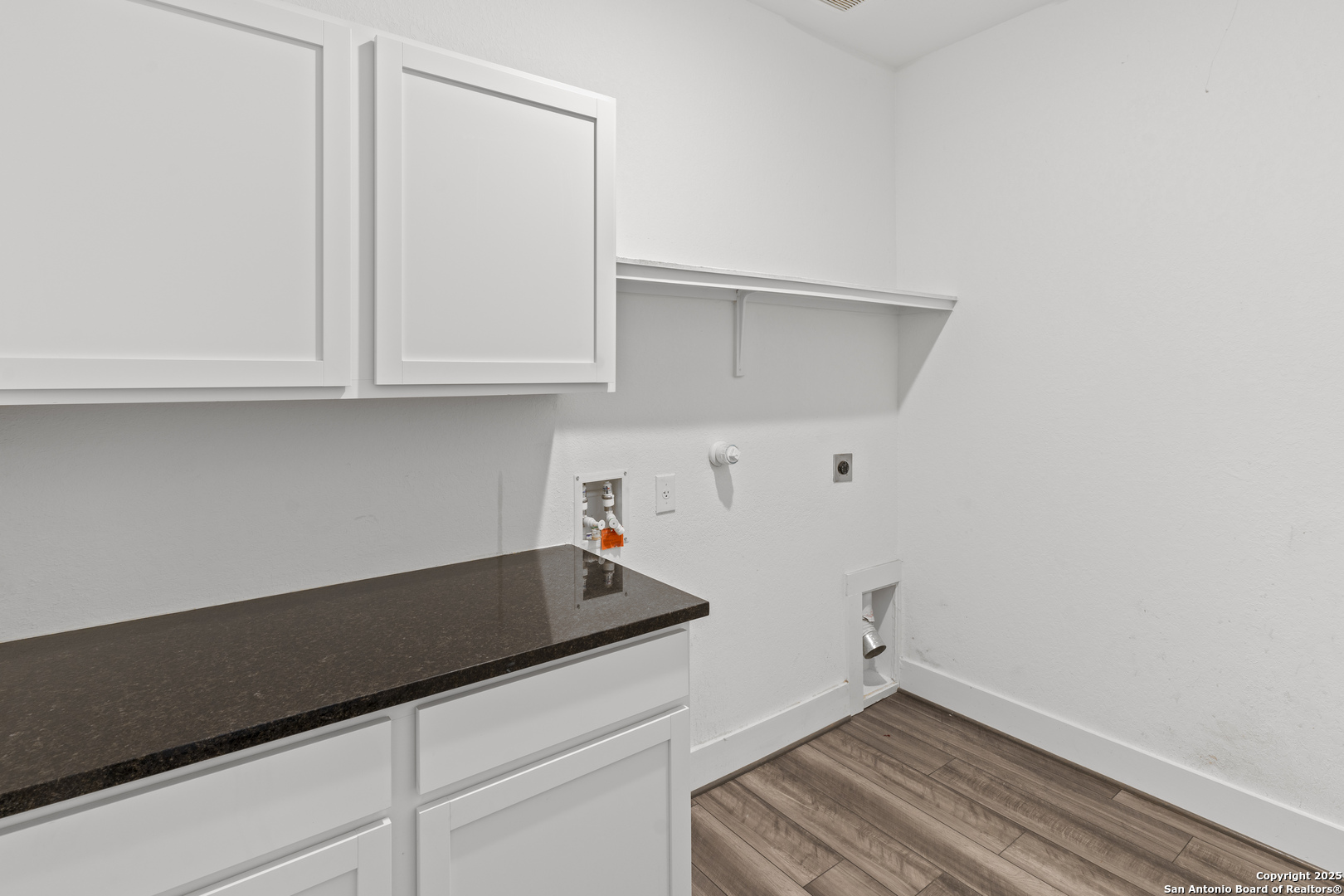 8823 Catnip Pass Elmendorf, TX 78112 - Photo 12 of 34 a room with cabinets