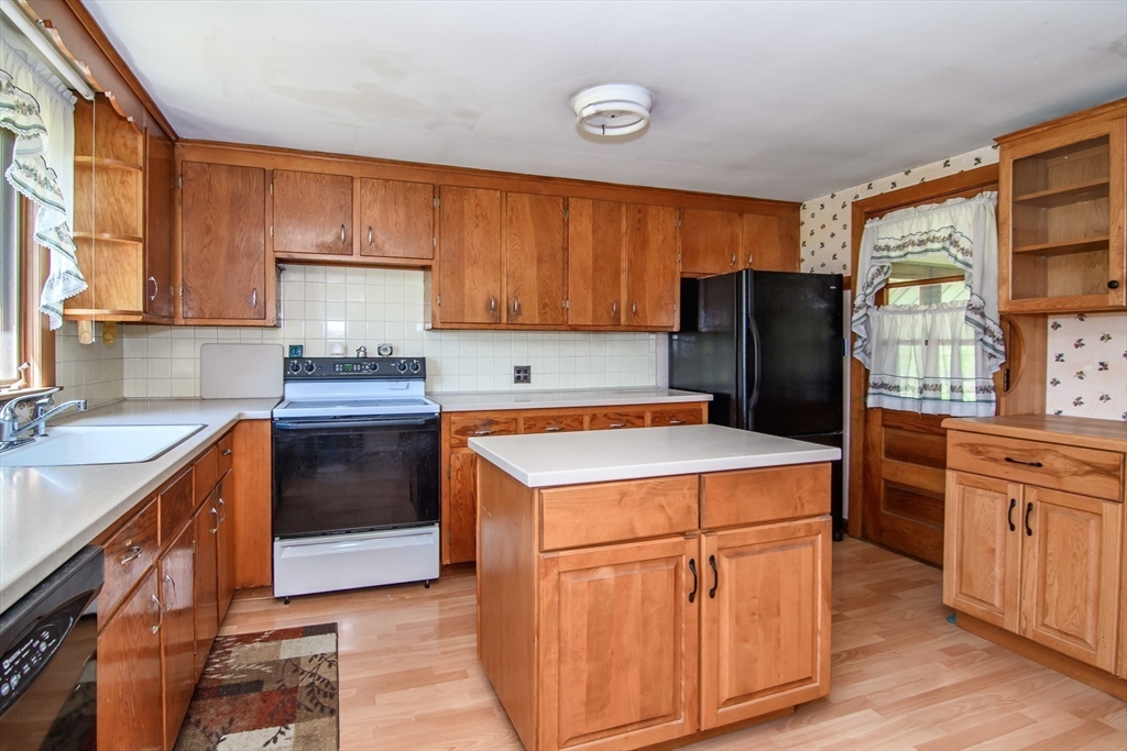 4 Hickory Road Natick, MA 01760 - Photo 4 of 24