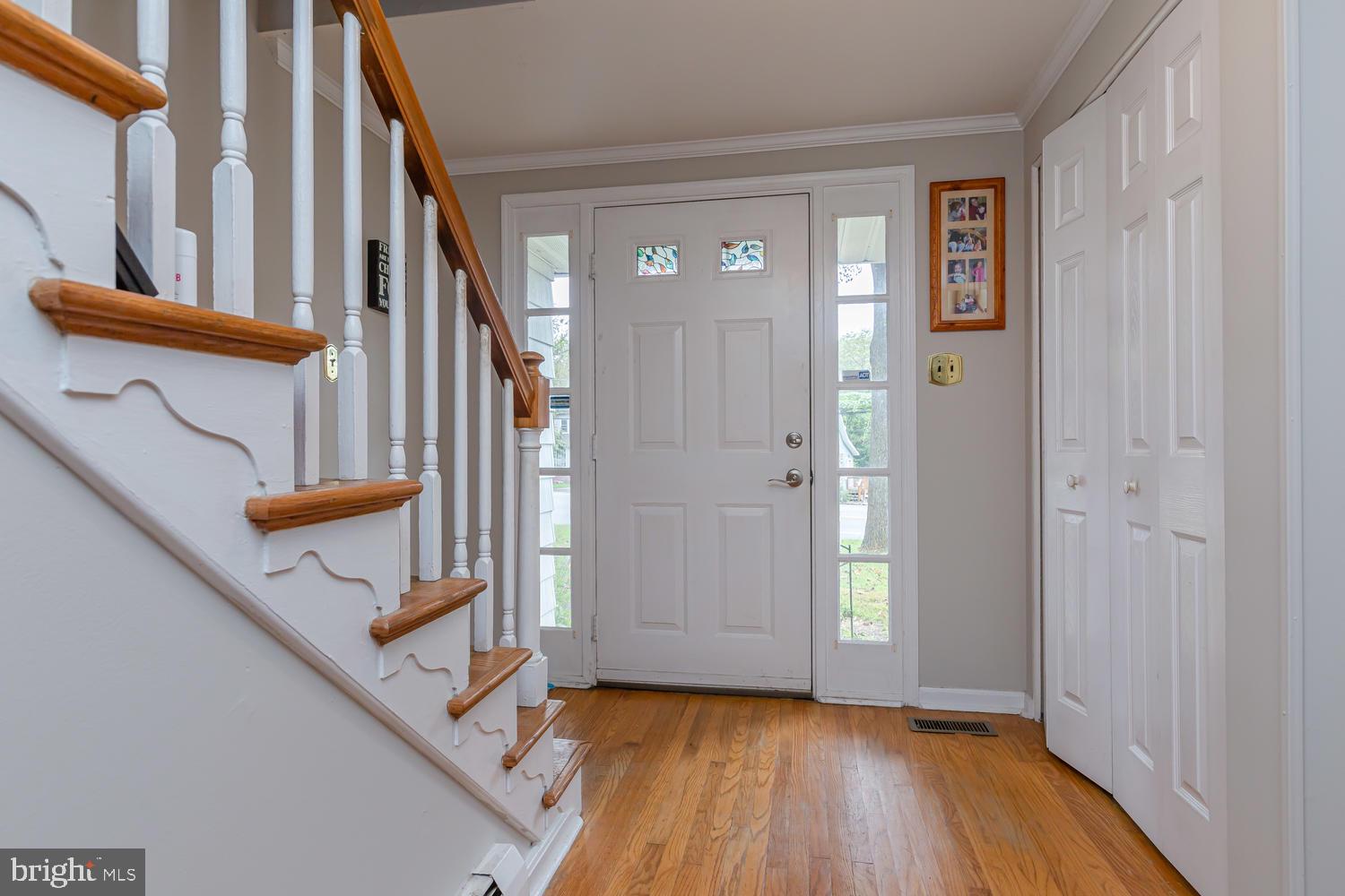 614 Brookhaven Road Wallingford, PA 19086 - Photo 2 of 26 Foyer