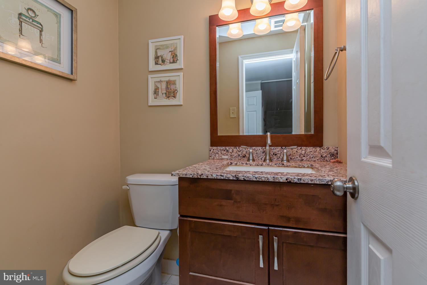 614 Brookhaven Road Wallingford, PA 19086 - Photo 12 of 26 Powder Room
