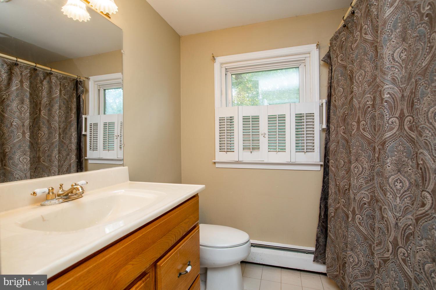 614 Brookhaven Road Wallingford, PA 19086 - Photo 20 of 26 Hall Bathrooom