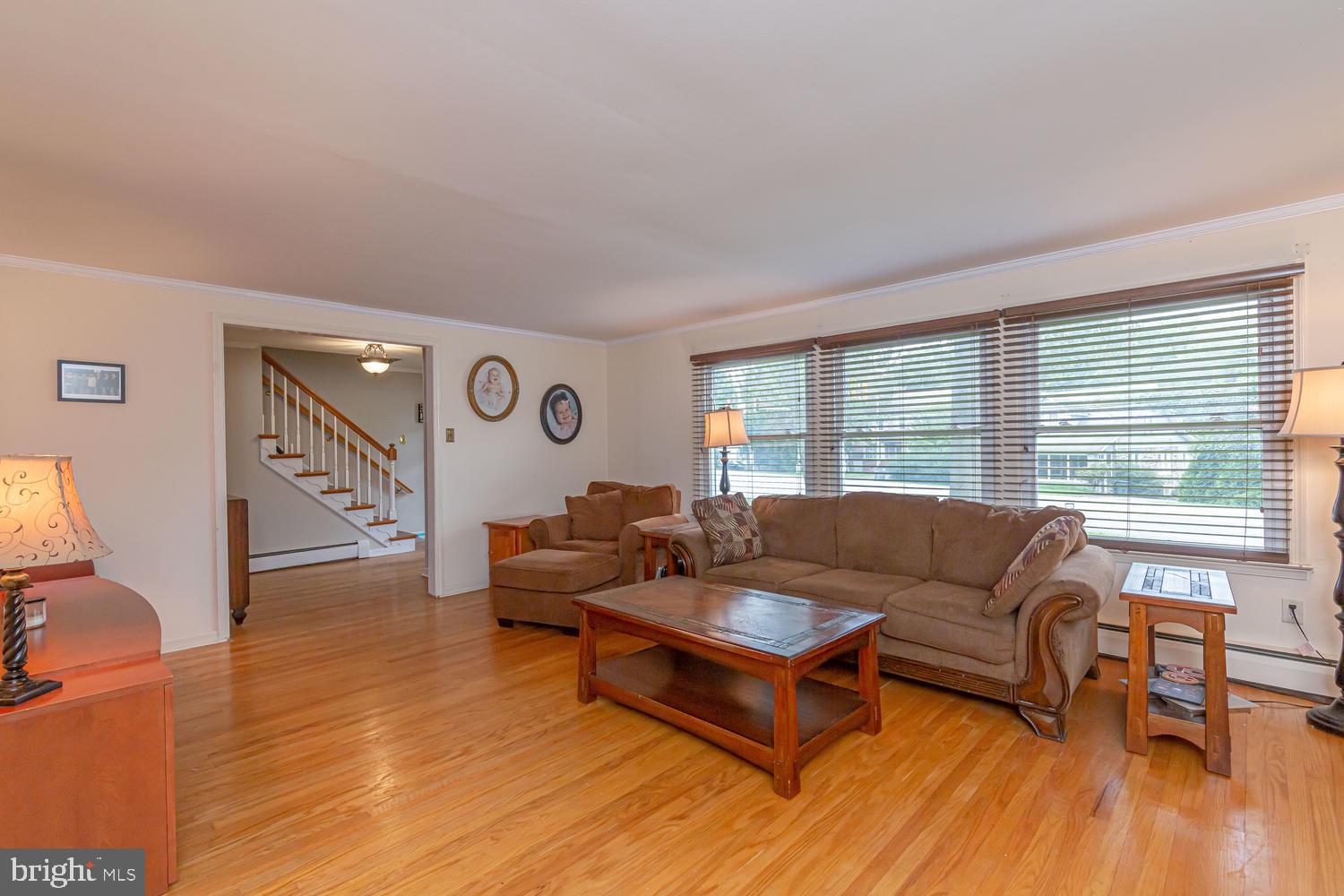 614 Brookhaven Road Wallingford, PA 19086 - Photo 3 of 26 Living Room