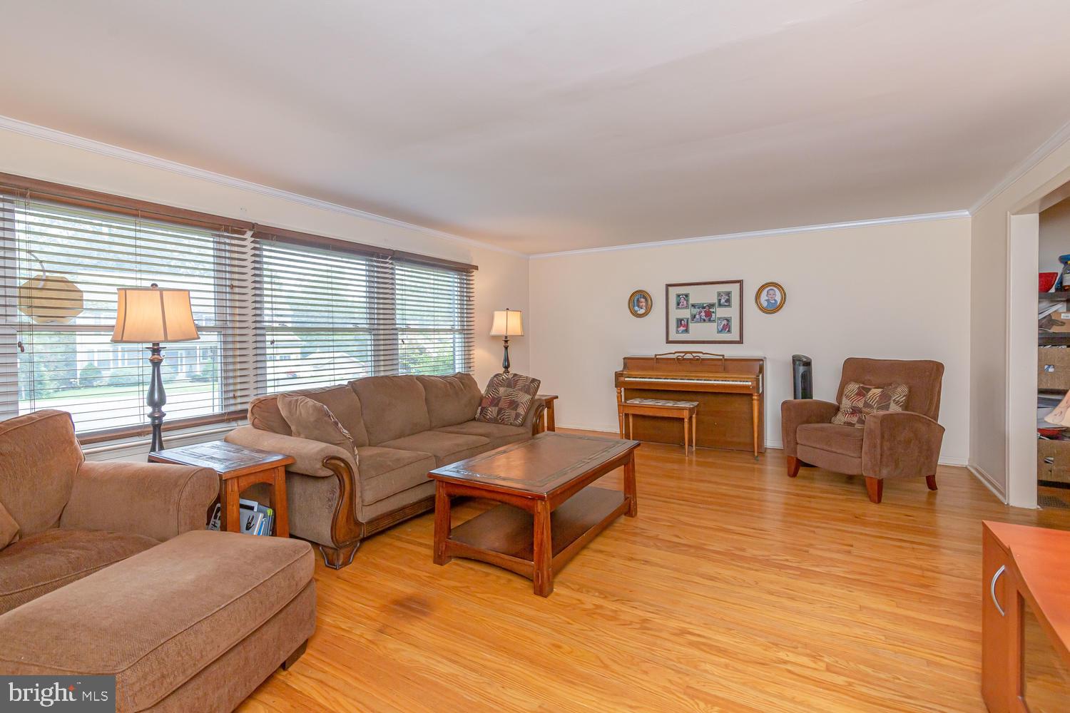 614 Brookhaven Road Wallingford, PA 19086 - Photo 4 of 26 Living Room
