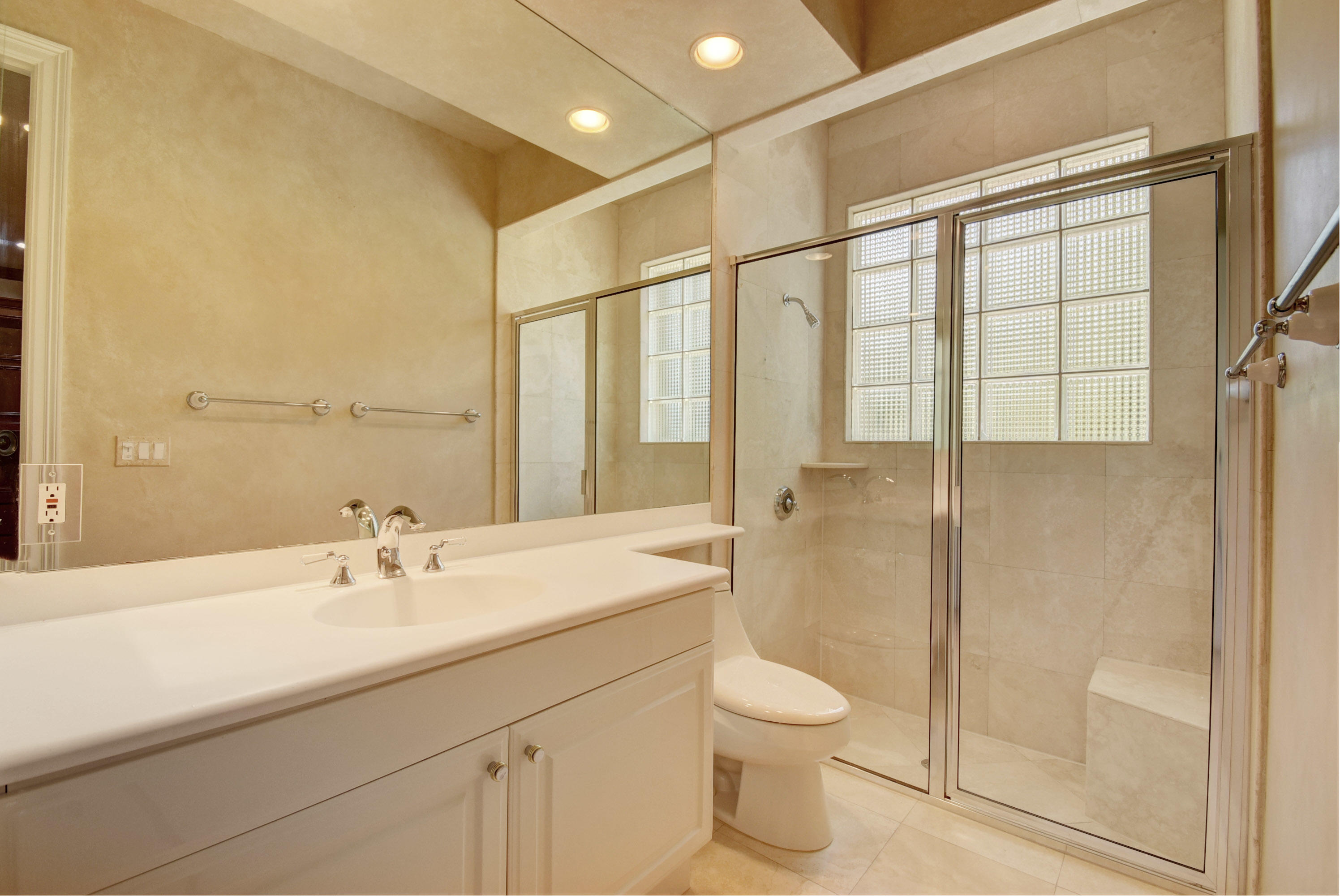 6501 Northwest 39th Terrace Boca Raton, FL 33496 - Photo 22 of 30 Guest Bath