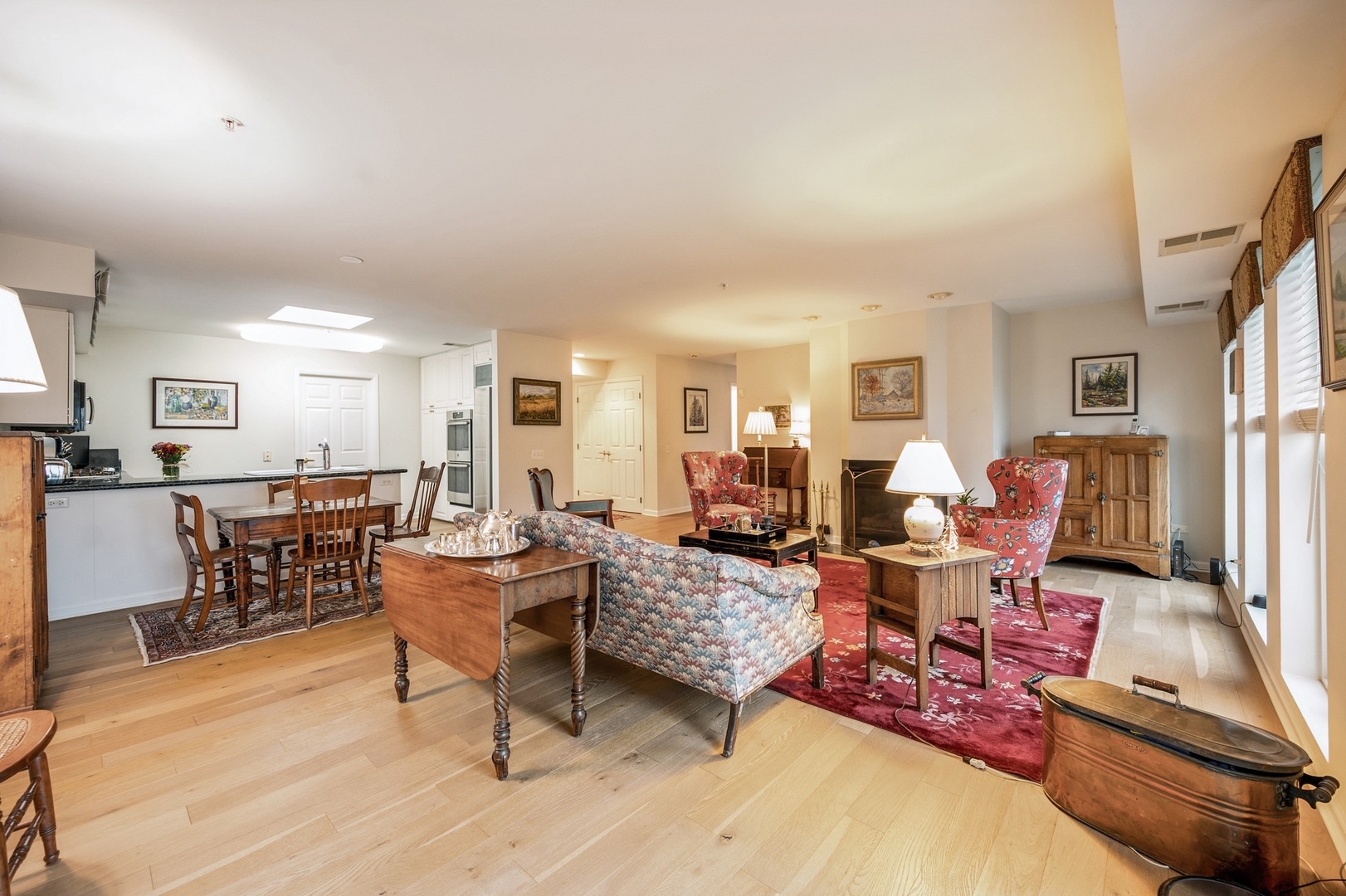 360 Green Bay Road, Unit 4C Winnetka, IL 60093 - Photo 5 of 16 a living room with furniture and a wooden floor