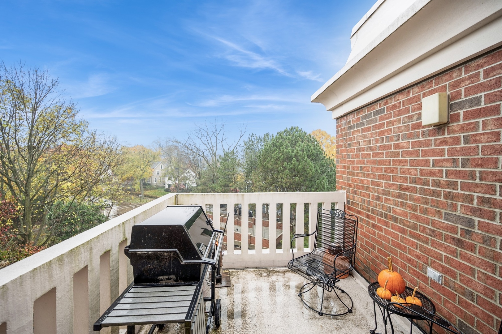 360 Green Bay Road, Unit 4C Winnetka, IL 60093 - Photo 8 of 16 a view of a chairs and table on the deck