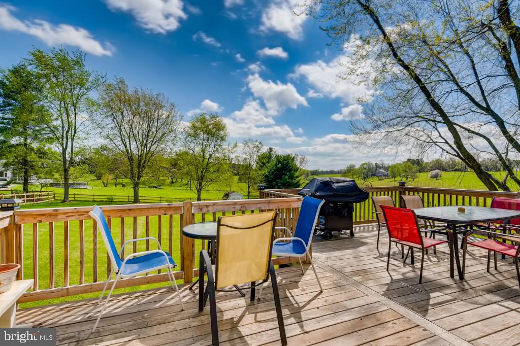 1033 Uniontown Road Westminster, MD 21158 - Photo 3 of 28