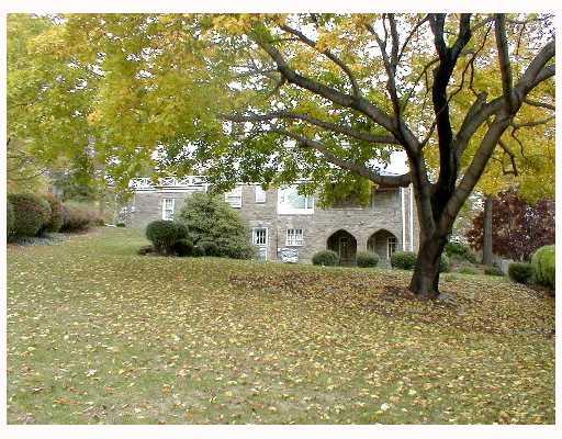 650 Ridgeview Drive Mt. Lebanon, PA 15228 - Photo 2 of 8 Yard/Garden.